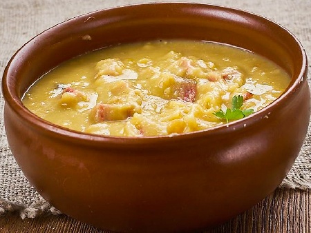 Лесна грахова супа с жълт грах - снимка на рецептата